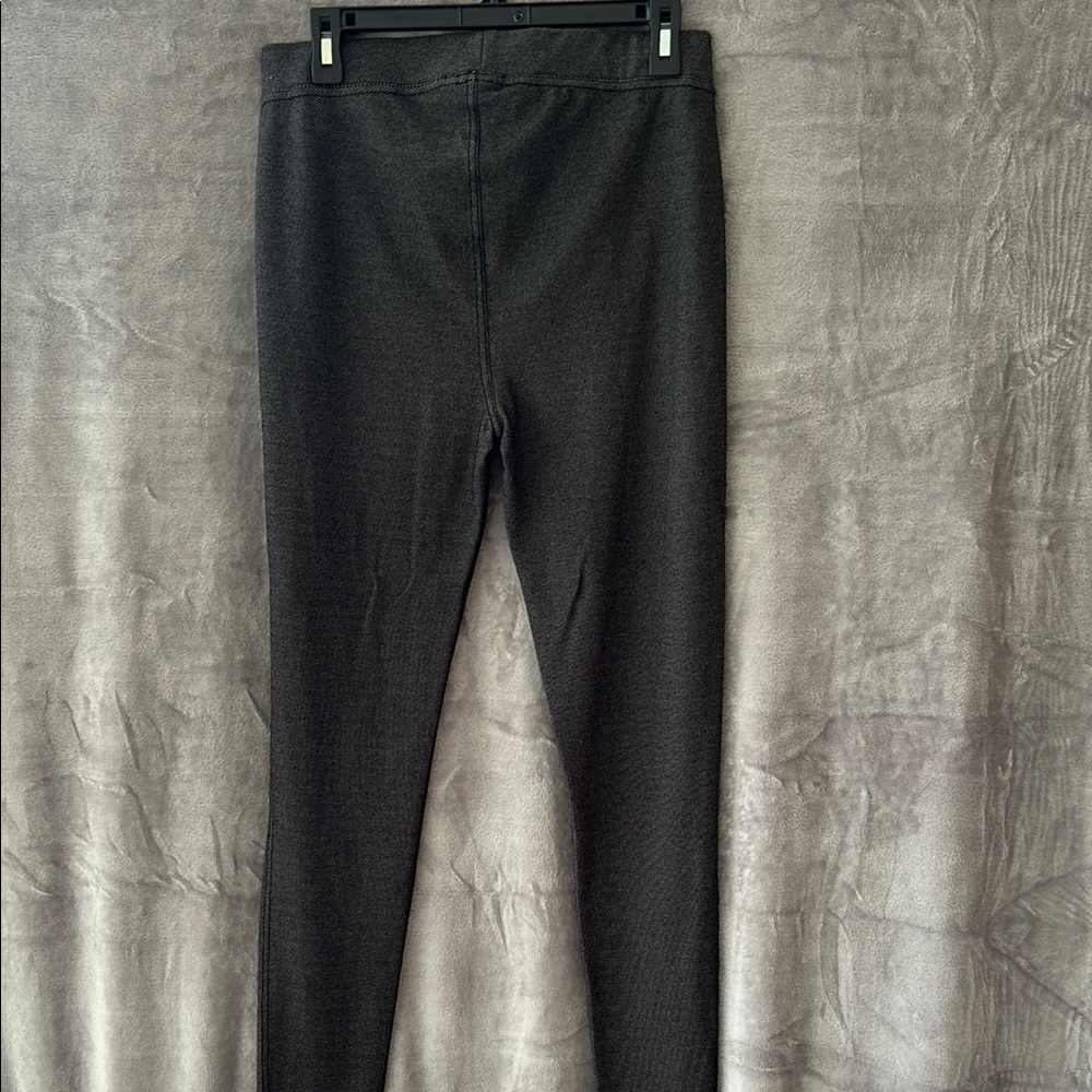 Black Patterned Women's Leggings - Picture 4 of 5